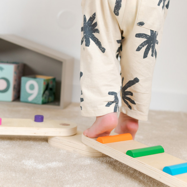 Perché le nostre travi di equilibrio in legno sono la scelta ideale per i vostri bambini?