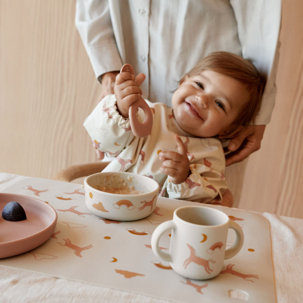 Come scegliere le stoviglie per bambini? Sicurezza, qualità e consigli pratici