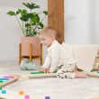 Influenza positivamente lo sviluppo dei piedi, dell’arco plantare e della corretta postura Le travi di equilibrio Montessori favoriscono lo sviluppo della motricità grossolana