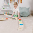 Influenza positivamente lo sviluppo dei piedi, dell’arco plantare e della corretta postura Le travi di equilibrio Montessori favoriscono lo sviluppo della motricità grossolana