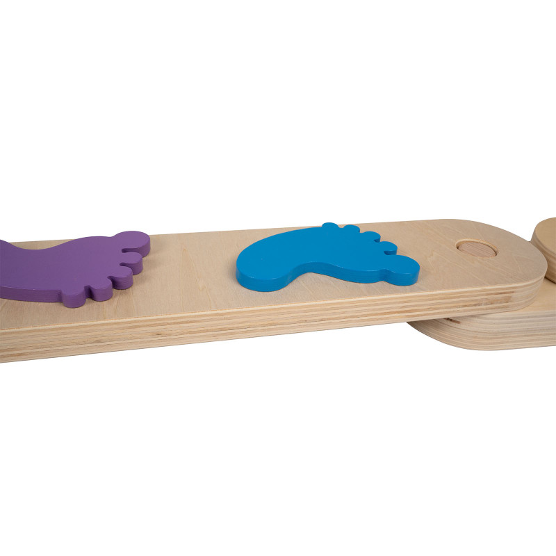 Influenza positivamente lo sviluppo dei piedi, dell’arco plantare e della corretta postura Le travi di equilibrio Montessori favoriscono lo sviluppo della motricità grossolana