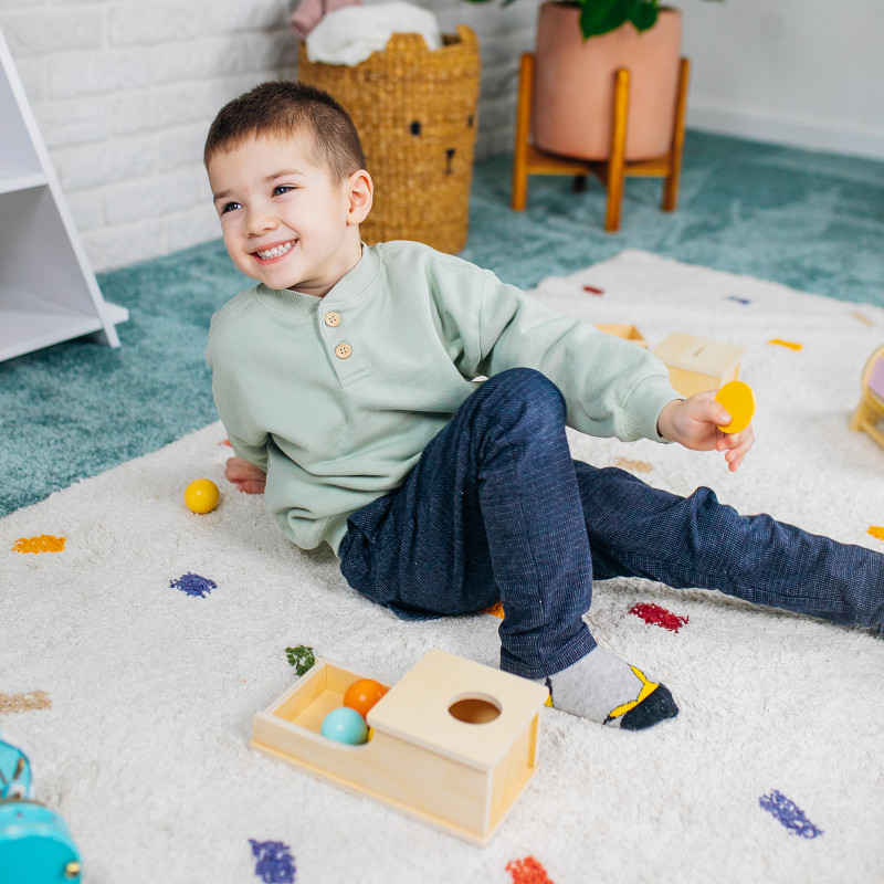 Scatola lunga Montessori con pallina Scatola lunga Montessori con pallina