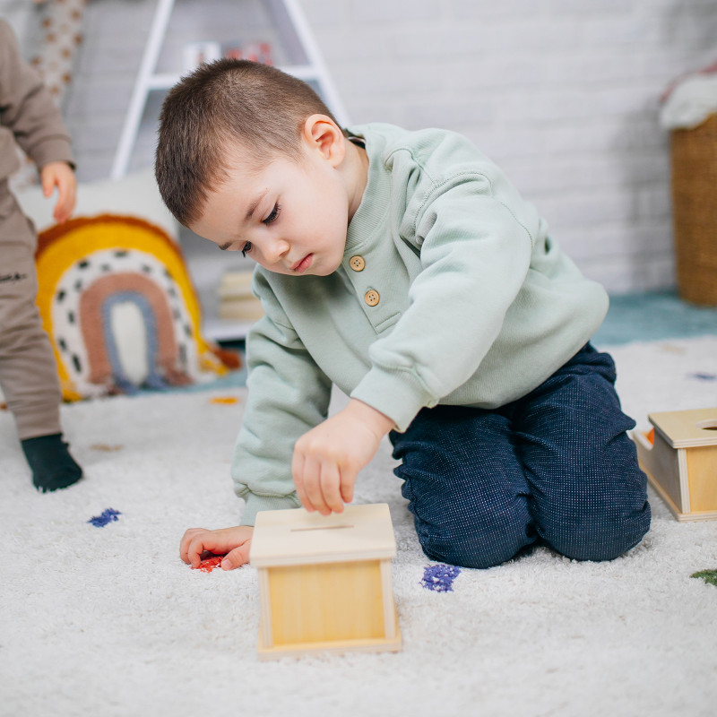 Scatola Montessori con moneta Scatola Montessori con moneta