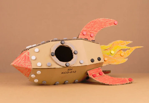 Makedo: Creare e costruire con il cartone