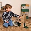 LIEWOOD JORDY Garage in legno multipiano con veicoli