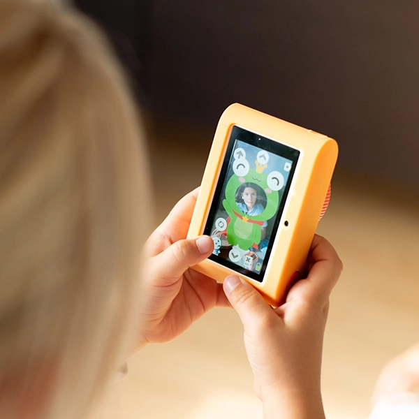 bambini con fotocamere