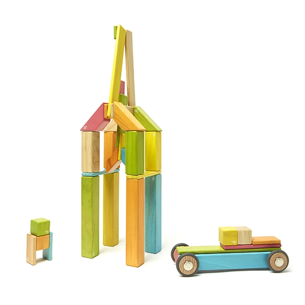 Costruzione magnetica Tegu Tints 42 pezzi a forma di torre con macchina