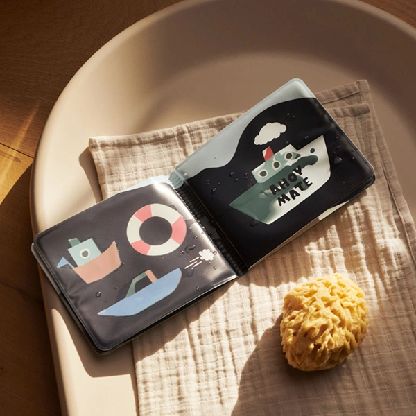 LIEWOOD Waylon libro magico ad acqua per il bagnetto Sailing / Sandy LIEWOOD Waylon libro magico ad acqua per il bagnetto Sailing / Sandy