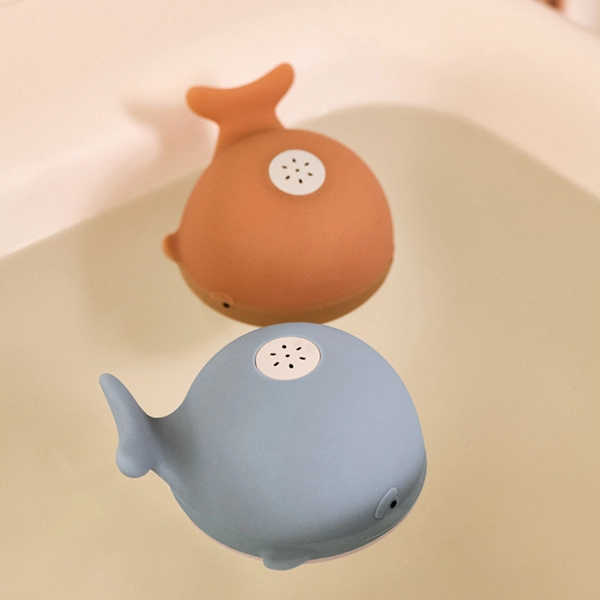 LIEWOOD GALEN Balena spruzza acqua da bagno Beach blue